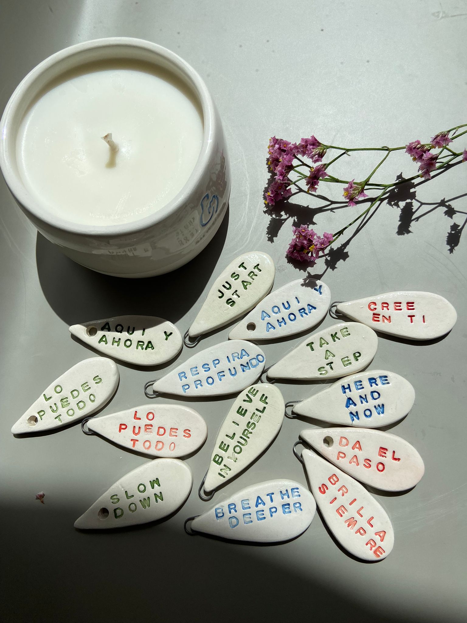 Candela con messaggio all'interno: "Fermati. Accendi. Scopri." - 160 ml