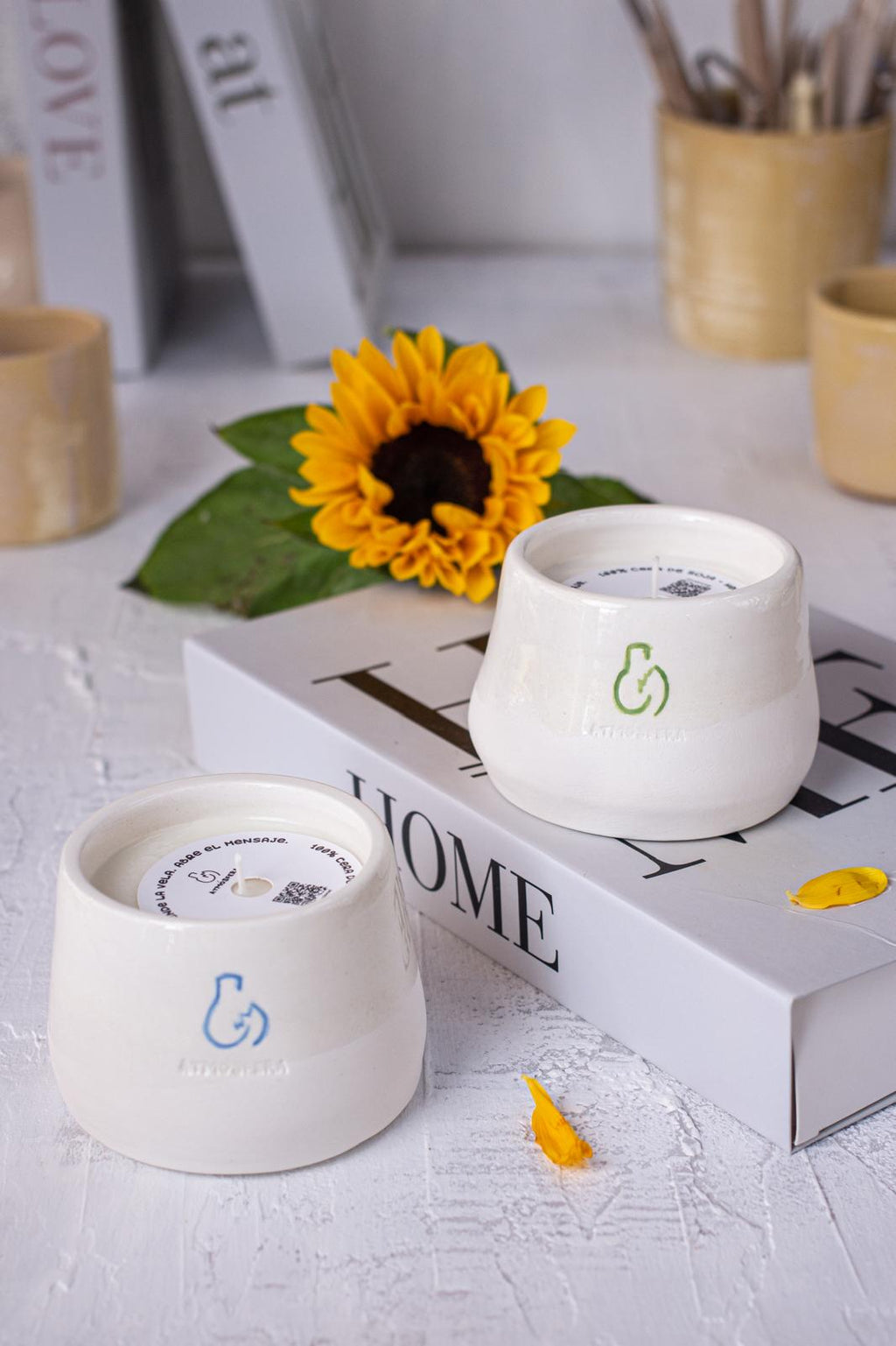 Vela con un mensaje dentro  "Pausa. Enciende. Descubre."- 160 ml